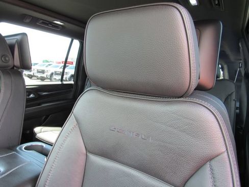 Used 2023 GMC Yukon XL Denali w/ Denali Reserve Package AWD/4WD image 16