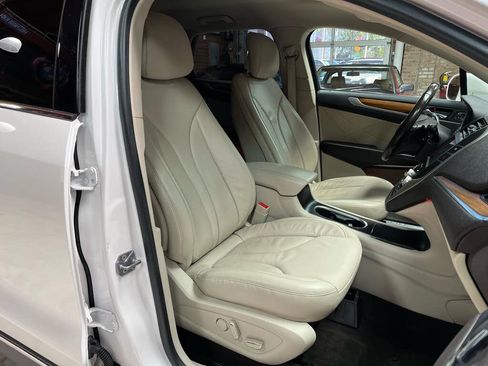 Used 2019 Lincoln MKC Select w/ Select Plus Package AWD/4WD image 25