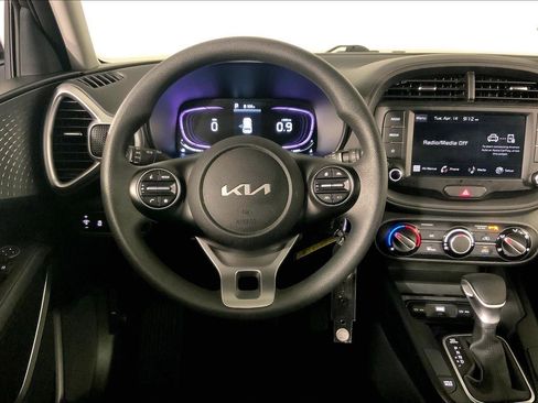 Certified 2025 Kia Soul LX image 5