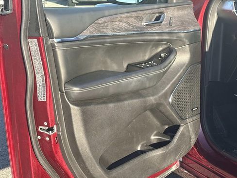 Used 2023 Jeep Grand Cherokee Overland image 25