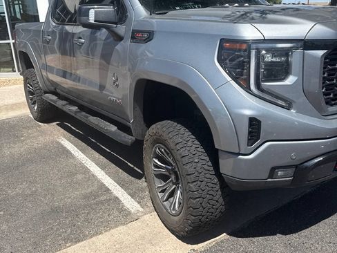 Used 2024 GMC Sierra 1500 AT4 w/ Technology Package AWD/4WD image 4