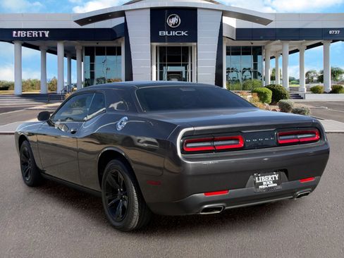 Used 2016 Dodge Challenger SXT RWD image 6