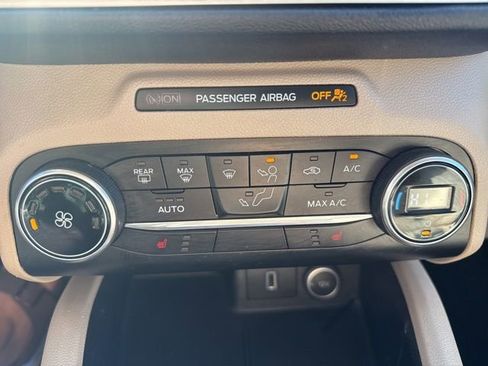 Used 2020 Ford Escape SE image 22