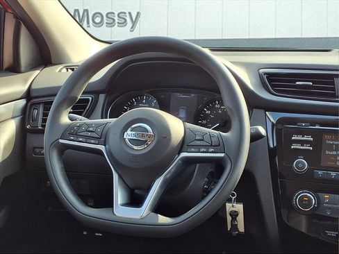 Used 2018 Nissan Rogue Sport S image 18