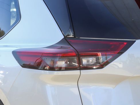 Used 2021 Nissan Rogue SL image 11