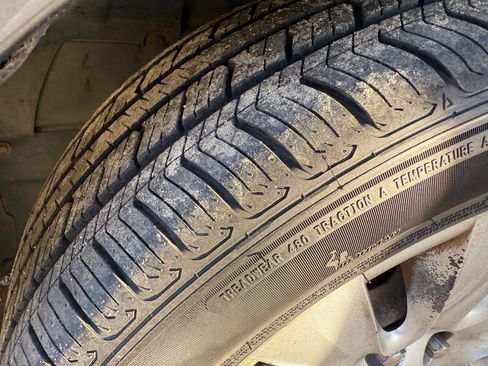 Used 2013 Chrysler 200 LX image 12