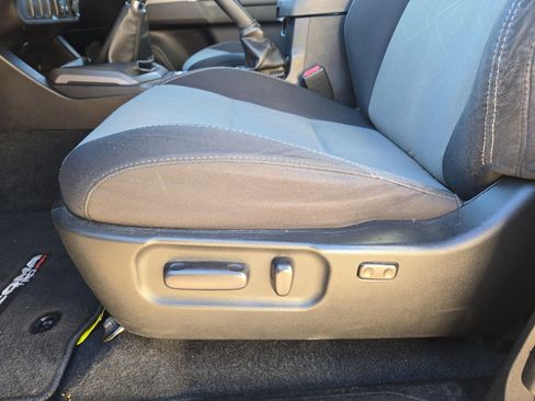 Used 2020 Toyota Tacoma TRD Sport image 17