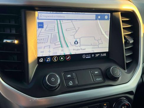 Used 2023 GMC Acadia SLT w/ Preferred Package image 32