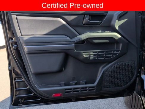 Used 2025 Toyota Tacoma SR5 AWD/4WD image 10