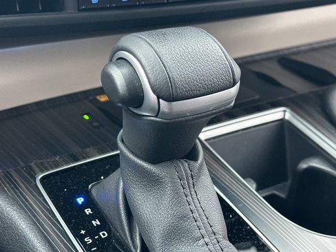 Used 2023 Toyota Sienna Platinum image 33