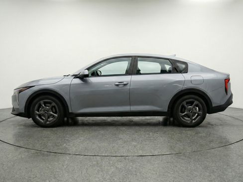 Used 2025 Kia K4 LXS image 5