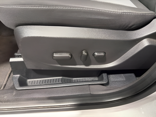 Used 2018 Ford Escape SE FWD image 12