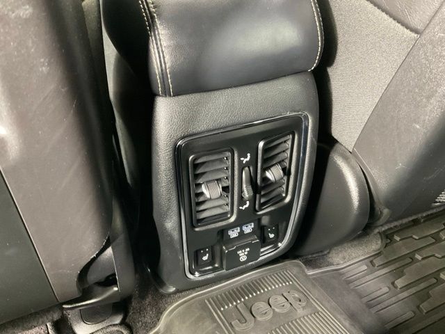 Used 2017 Jeep Grand Cherokee Overland AWD/4WD image 22