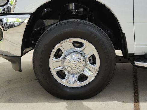 Used 2024 RAM 2500 Tradesman w/ Chrome Appearance Group image 12