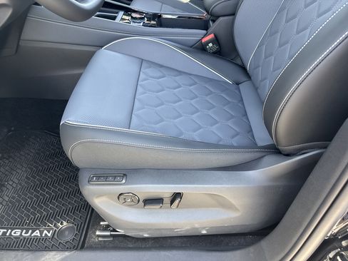 New 2026 Volkswagen Tiguan SEL R-Line image 18