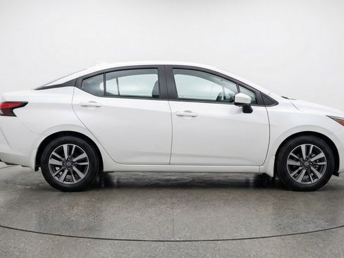 Used 2025 Nissan Versa SV FWD image 11