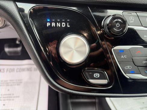 Used 2025 Chrysler Pacifica Select FWD image 23