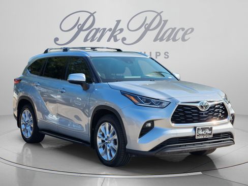 Used 2021 Toyota Highlander Limited FWD image 4