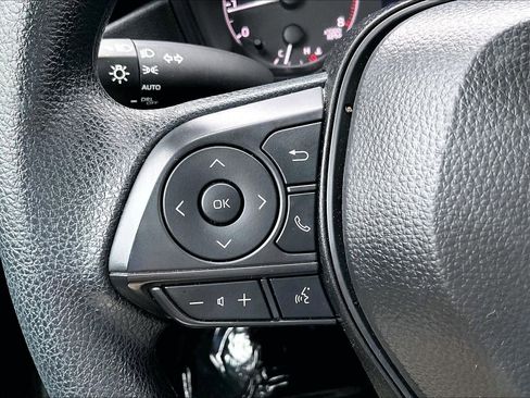 Used 2025 Toyota Corolla LE FWD image 17