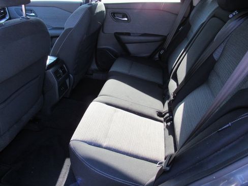 Used 2022 Nissan Rogue SV image 11