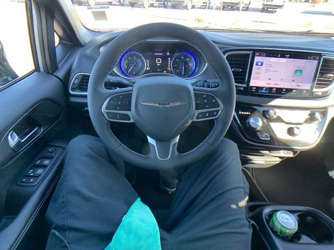 New 2026 Chrysler Voyager LX image 13