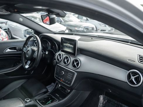 Used 2017 Mercedes-Benz GLA 250 4MATIC w/ Premium Package image 13