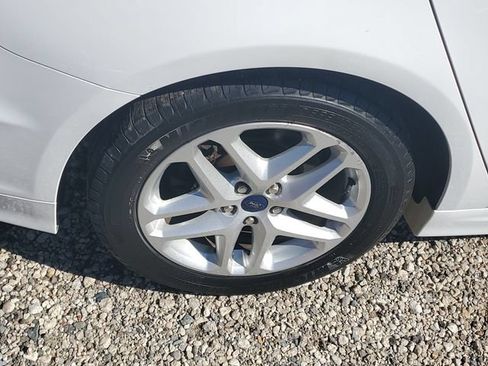 Used 2016 Ford Fusion SE FWD image 5