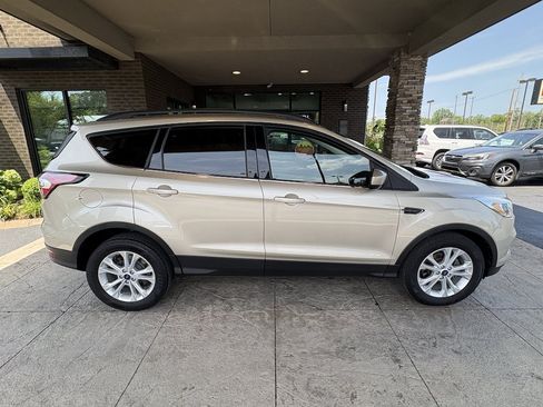 Used 2018 Ford Escape SE w/ SE Sync 3 Package FWD image 5
