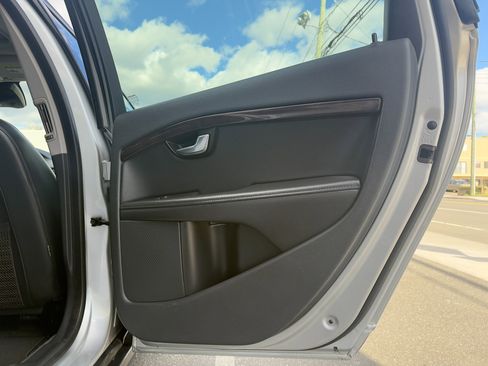 Used 2015 Volvo XC70 T6 image 29