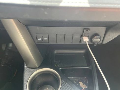 Used 2015 Toyota RAV4 LE FWD image 19