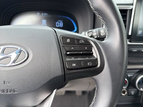 Used 2025 Hyundai Venue SEL FWD image 17