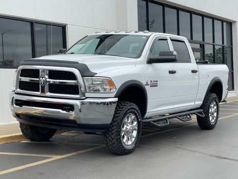 Used 2018 RAM 2500 Tradesman w/ Chrome Appearance Group AWD/4WD image 4