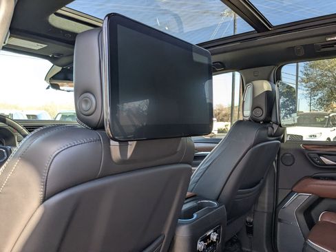 Used 2023 GMC Yukon XL Denali Ultimate image 24