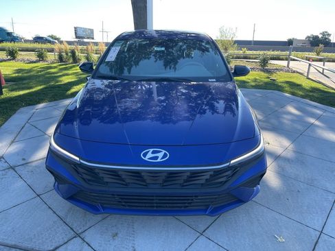 Used 2025 Hyundai Elantra Sport FWD image 8