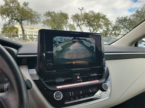 Used 2025 Toyota Corolla LE image 20