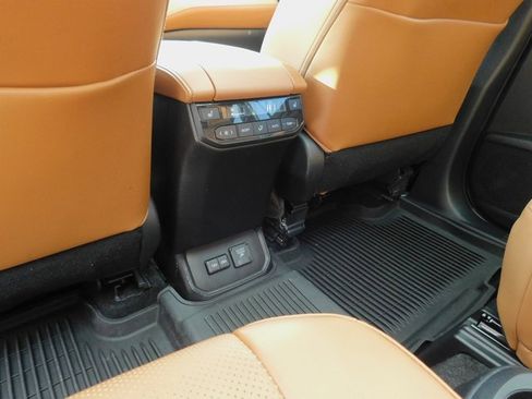 Used 2023 Toyota Highlander Platinum image 22