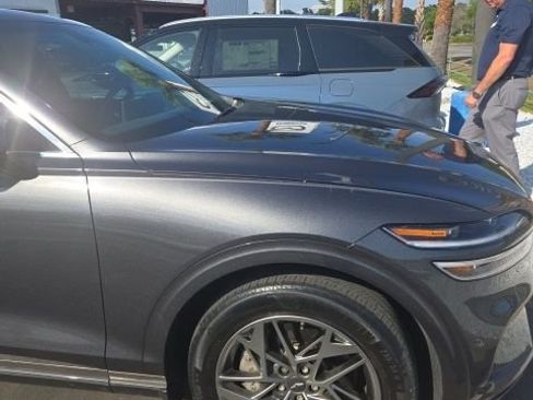 Used 2023 Genesis GV70 2.5T w/ Advanced Package AWD/4WD image 9