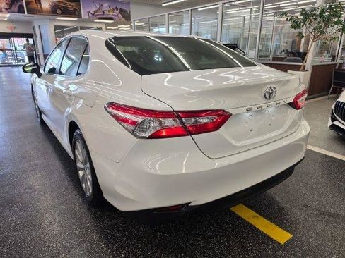 Used 2018 Toyota Camry LE FWD image 7