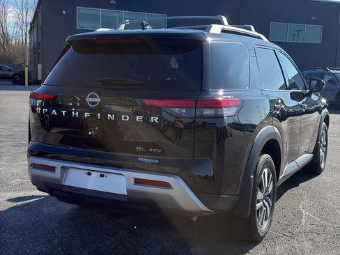 Certified 2025 Nissan Pathfinder SL image 5