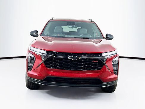 Used 2024 Chevrolet Trax RS w/ Sunroof Package image 2