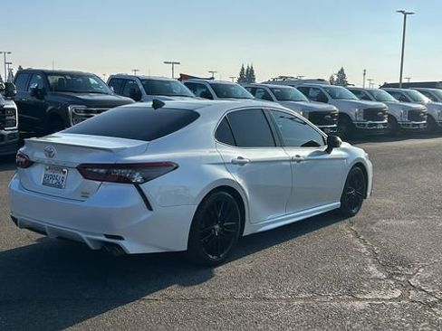 Used 2021 Toyota Camry XSE image 3