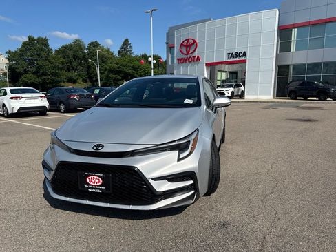 Used 2023 Toyota Corolla SE w/ Carpet Mat Package (TMS) FWD image 2