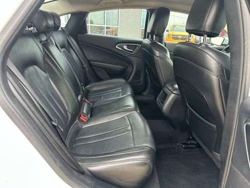 Used 2017 Chrysler 200 Limited Platinum FWD image 28