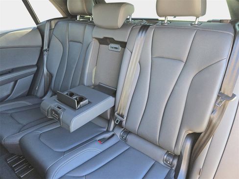 Used 2023 Audi Q8 Premium Plus image 18