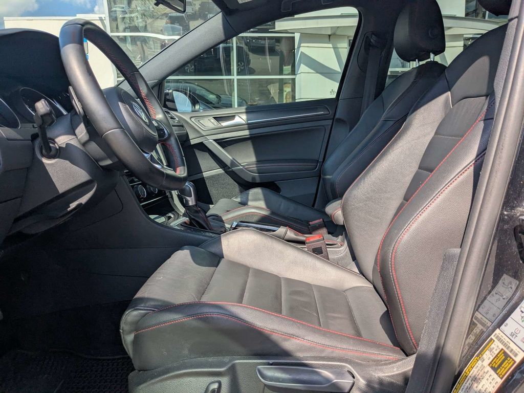 Used 2020 Volkswagen GTI SE FWD image 2