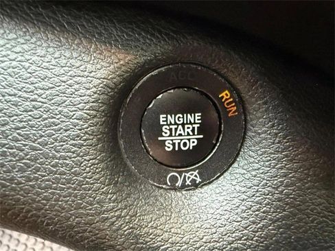 Used 2019 Jeep Cherokee Trailhawk w/ Cold Weather Group image 22