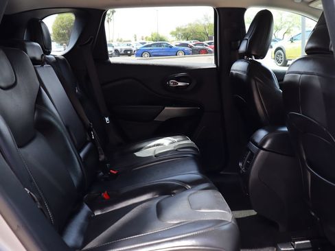 Used 2020 Jeep Cherokee Limited FWD image 28