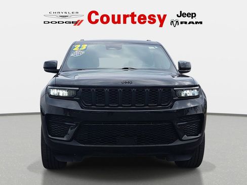 Certified 2023 Jeep Grand Cherokee Altitude image 8