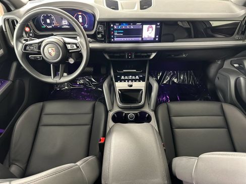 Certified 2025 Porsche Cayenne AWD/4WD image 6