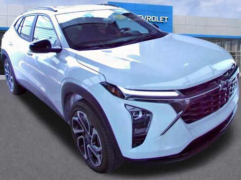 Certified 2024 Chevrolet Trax RS w/ Sunroof Package FWD image 1